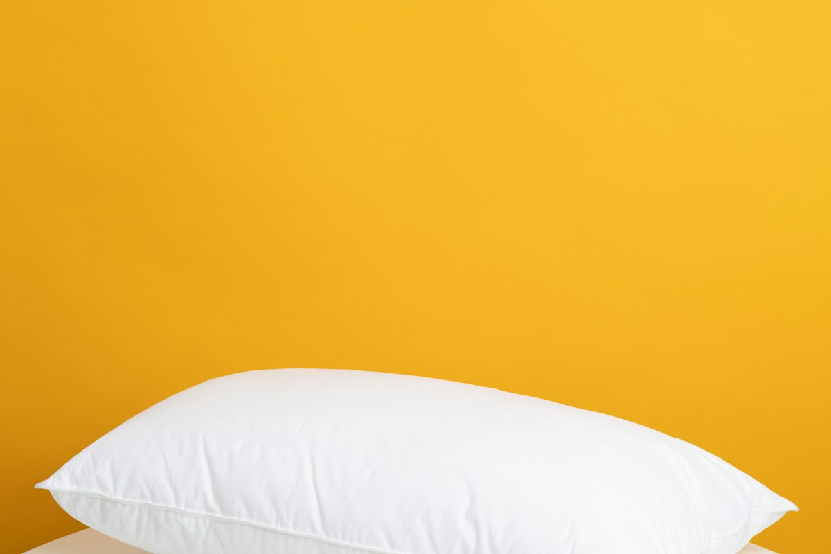Buse d extraction transparente en action nettoyant un matelas en profondeur